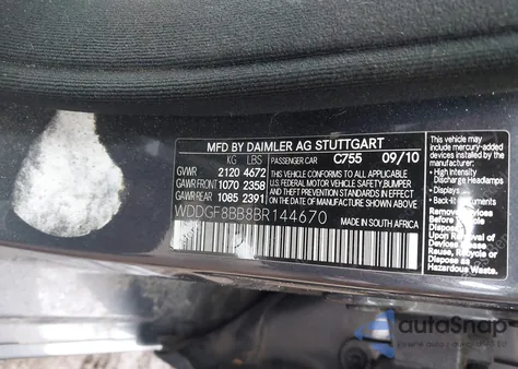 2011 Mercedes-Benz C 300 Sport 4Matic z USA, uszkodzony, nr VIN WDDGF8BB8BR144670